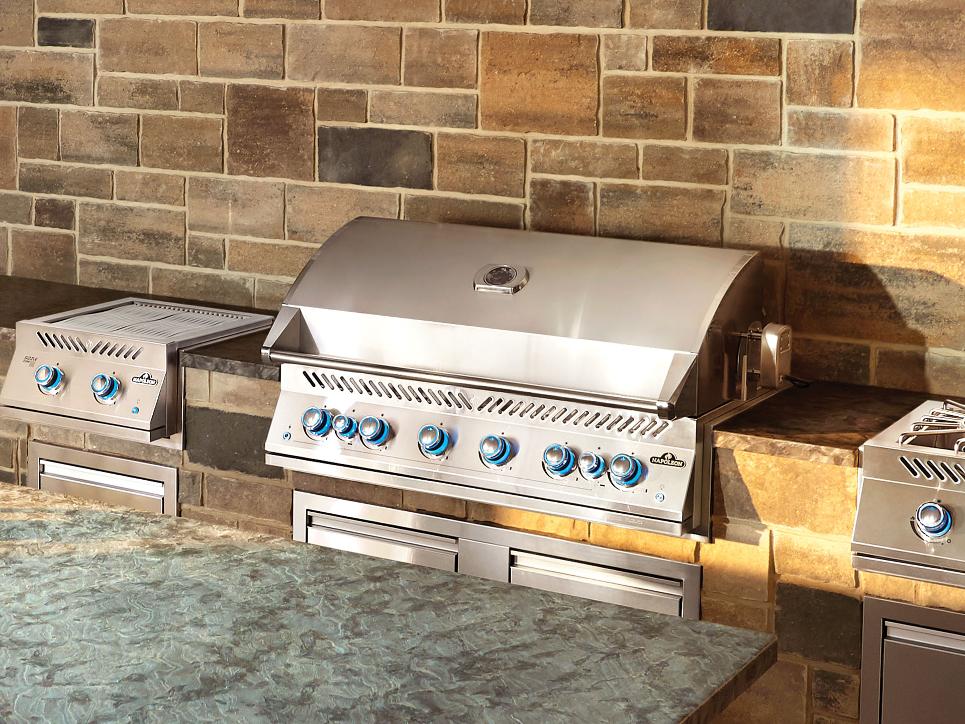 BBQs-Plus_Napoleon_Built-in-bbq-series